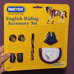 Breyer Traditional 1383 - Zestaw klasycznych akcesoriów jeździeckich